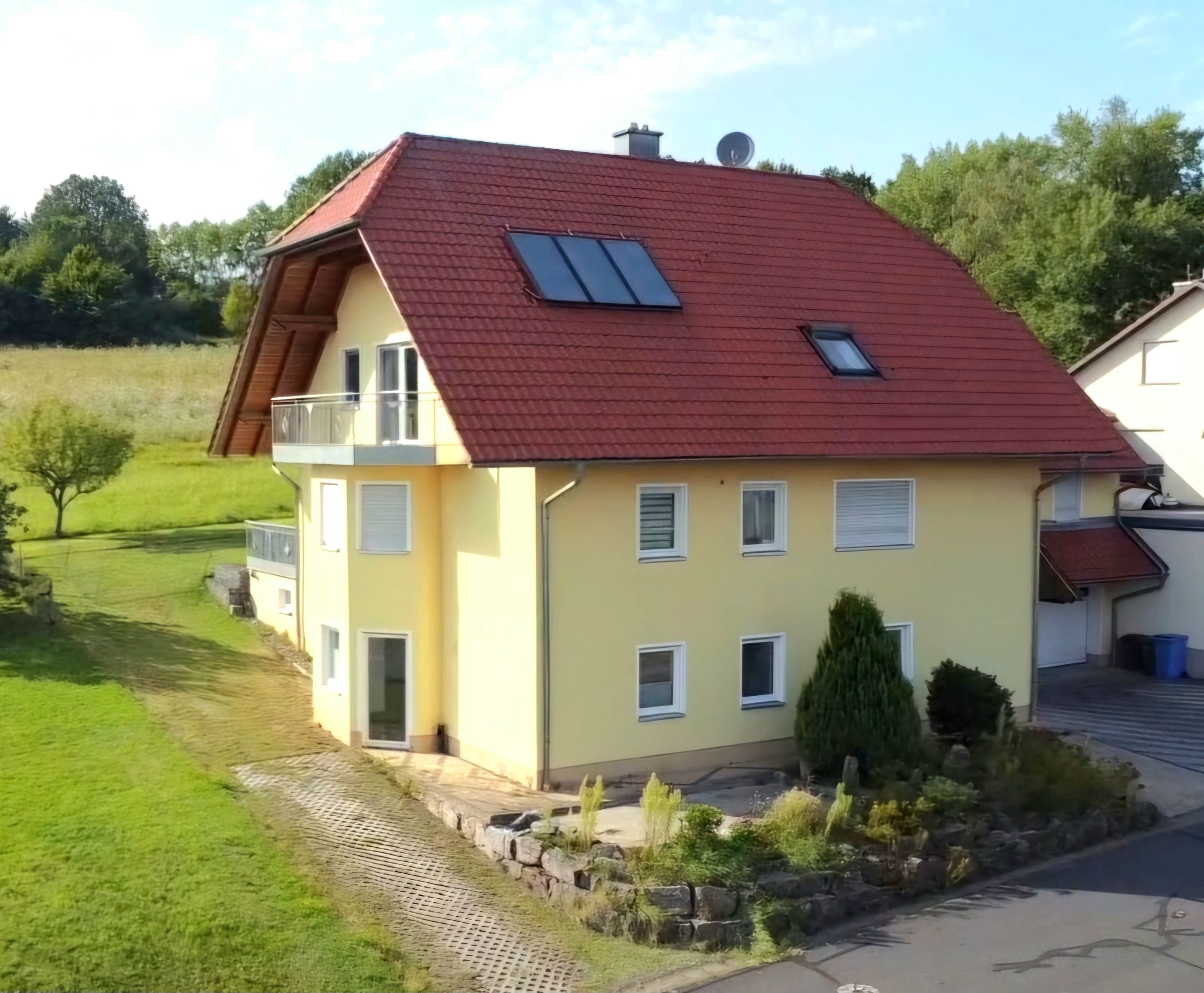 Mehrfamilienhaus zum Kauf 530.000 € 13 Zimmer 320 m²<br/>Wohnfläche 631 m²<br/>Grundstück ab sofort<br/>Verfügbarkeit Stangenroth Burkardroth 97705