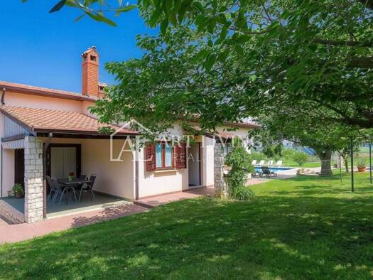 Haus zum Kauf 1.200.000 € 6 Zimmer 203 m² Umag Finida