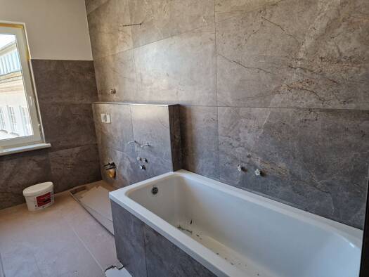 Wohnung zur Miete 1.100 € 4 Zimmer 115 m² Geschoss 5/5 frei ab sofort Innenstadt Halle (Saale) 06108