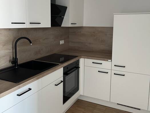 Wohnung zur Miete 580 € 2 Zimmer 44,2 m² Arnsdorf Arnsdorf 01477