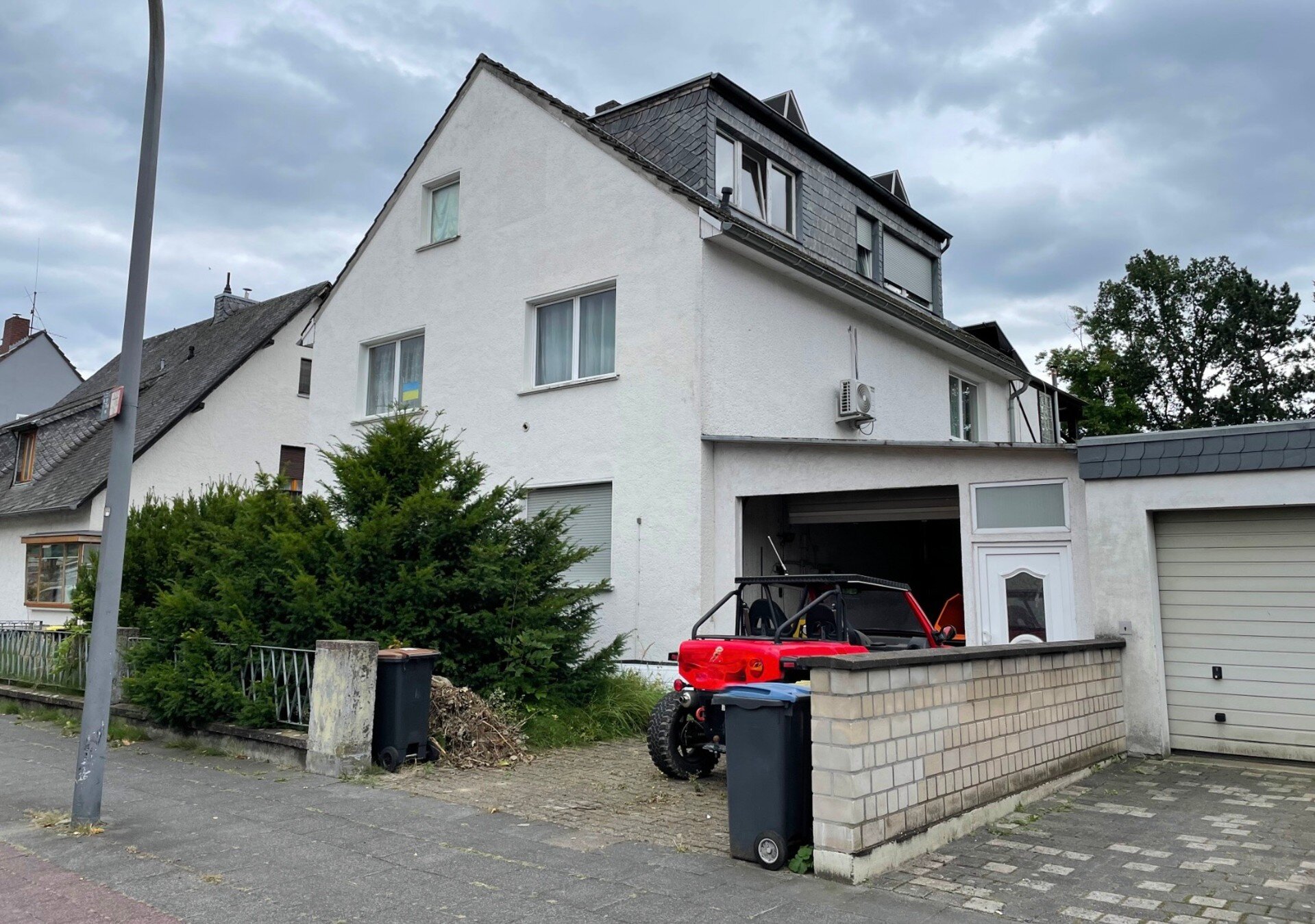 Mehrfamilienhaus zur Zwangsversteigerung 520.000 € 252 m²<br/>Wohnfläche 665 m²<br/>Grundstück Höhenhaus Köln 51061