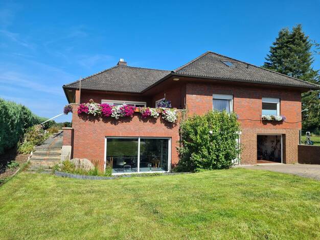 Einfamilienhaus zum Kauf provisionsfrei 590.000 € 10 Zimmer 298 m² 1.567 m² Grundstück Tönningstedt Sülfeld 23867