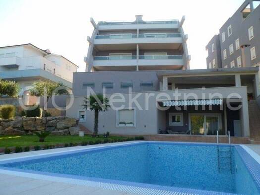 Haus zum Kauf 3.000.000 € 19 Zimmer 1.200 m² Podstrana
