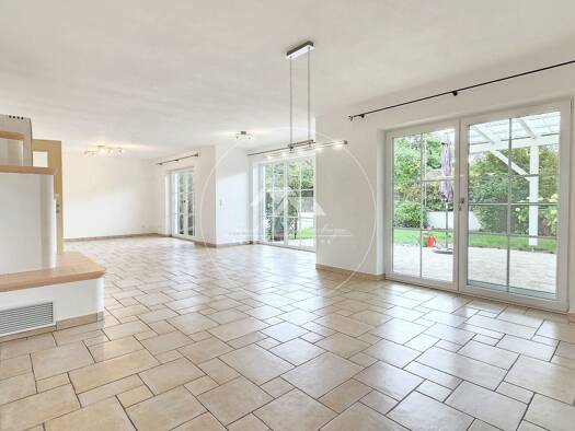 Einfamilienhaus zur Miete 2.400 € 6 Zimmer 190 m² 723 m² Grundstück Großprüfening-Dechbetten-Königswiesen Regensburg 93051