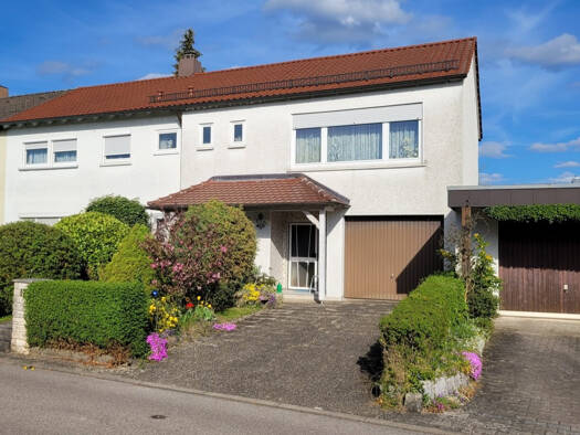 Doppelhaushälfte zum Kauf 350.000 € 8 Zimmer 141 m² 600 m² Grundstück Crailsheim Crailsheim 74564