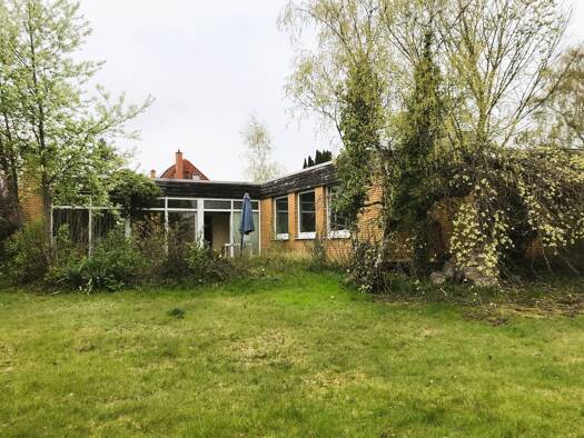 Bungalow zum Kauf 293.000 € 8 Zimmer 169,6 m² 1.087 m² Grundstück frei ab sofort Hohes Ufer 1 Helstorf Neustadt am Rübenberge 31535