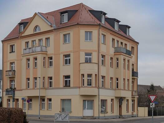Mehrfamilienhaus zum Kauf als Kapitalanlage geeignet 35 Zimmer 1.078,4 m² 1.011 m² Grundstück Kolpingstraße 6 Hoyerswerda Hoyerswerda 02977