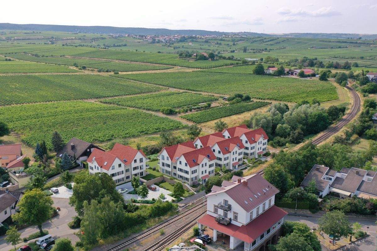 Immobilie in Erpolzheim -  HOCHWERTIGE 3-ZIMMER-WOHNUNG MIT WEITBLICK - Bild 0