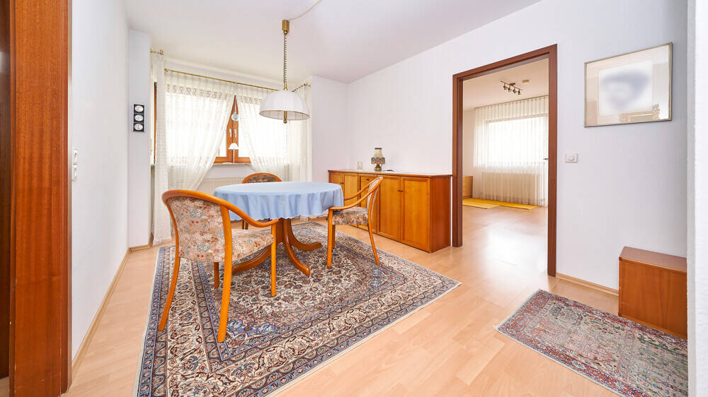 Immobilie in Freiberg am Neckar - Sonnendurchflutete 5 Zi Wohnung auf 2 Etagen mit 2 Balkonen und 2 Bädern! - Bild 4