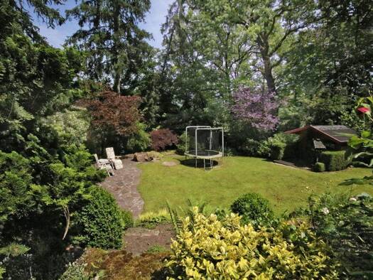 Einfamilienhaus zum Kauf 1.360.000 € 7 Zimmer 207 m² 1.073 m² Grundstück Gerlingen 70839