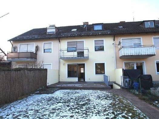 Reihenmittelhaus zur Miete 1.050 € 5 Zimmer 100 m² 300 m² Grundstück frei ab 01.02.2026 Straubing 94315