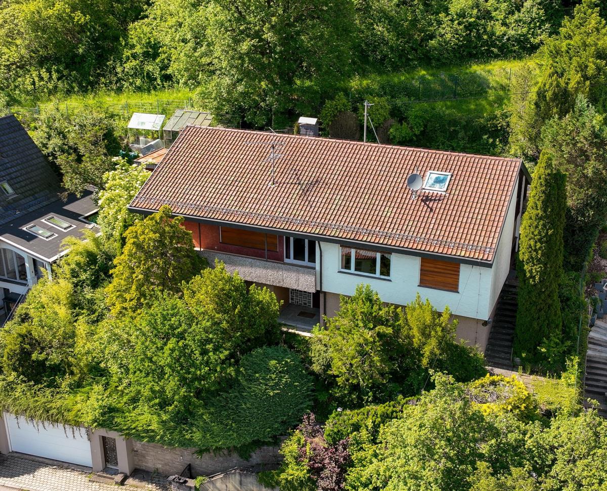 Haus zum Kauf 339.000 € 7 Zimmer 178 m²<br/>Wohnfläche 767 m²<br/>Grundstück Bad Urach Bad Urach 72574