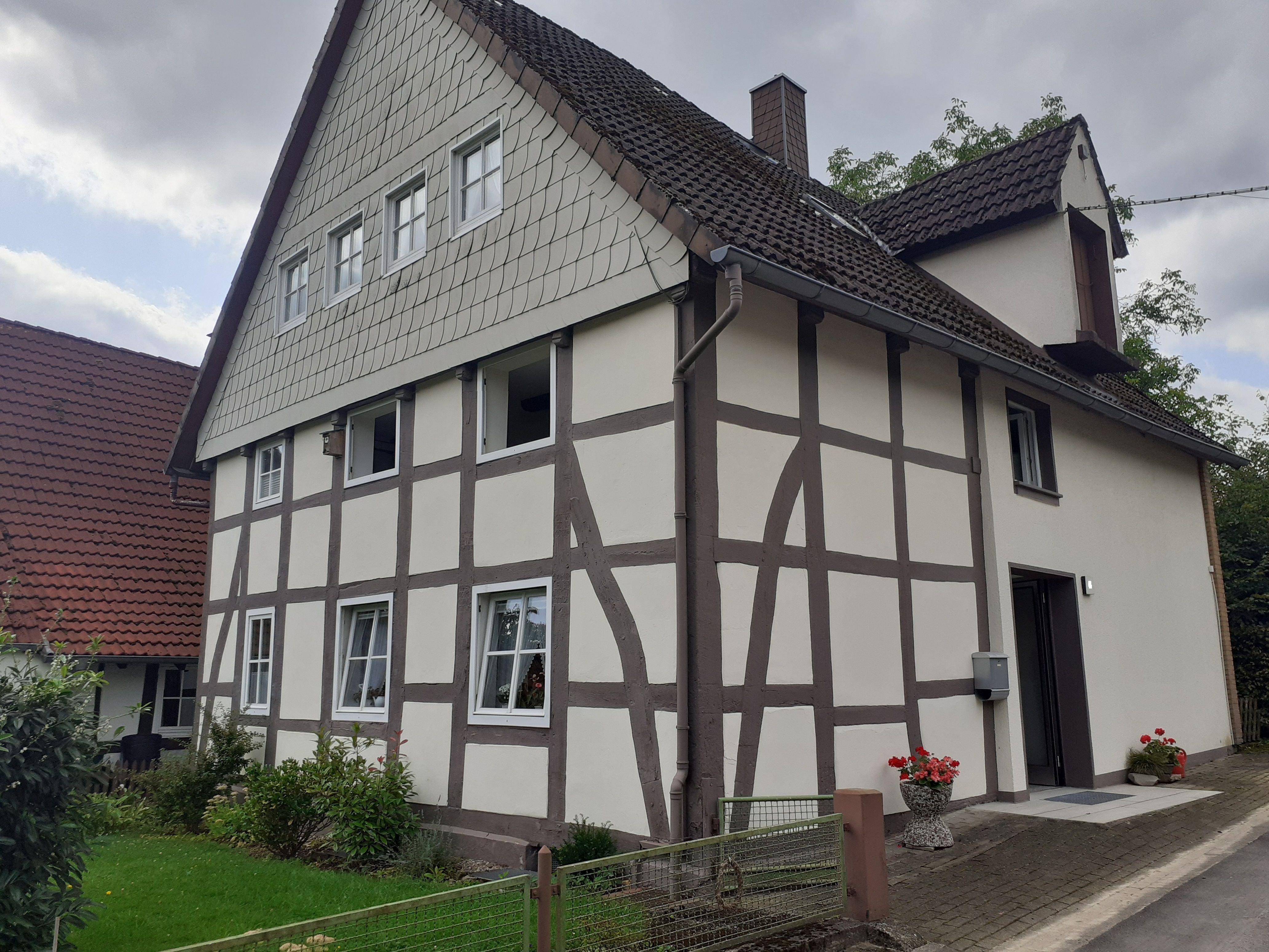 Haus zum Kauf 159.000 € 4 Zimmer 90 m²<br/>Wohnfläche 275 m²<br/>Grundstück ab sofort<br/>Verfügbarkeit Wendlinghausen Dörentrup 32694