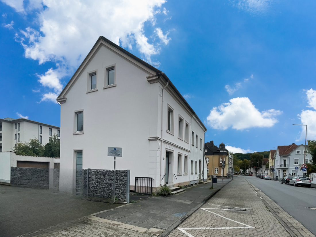 Immobilie in Menden - Stadtnahe Doppelhaushälfte mit Garten und Garage - ideal für Handwerker & Gestalter - Bild 0