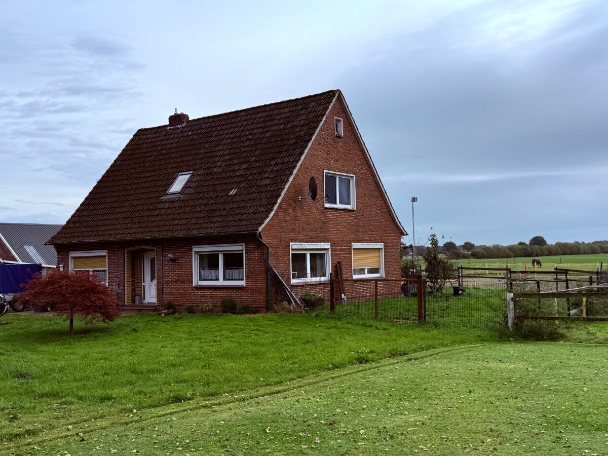 Einfamilienhaus zum Kauf 228.000 € 7 Zimmer 158 m²<br/>Wohnfläche 690 m²<br/>Grundstück Ihausen Westerstede 26655