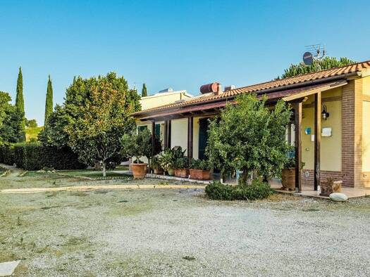 Haus zum Kauf 1.680.000 € 680 m² 380.000 m² Grundstück Grosseto 58100