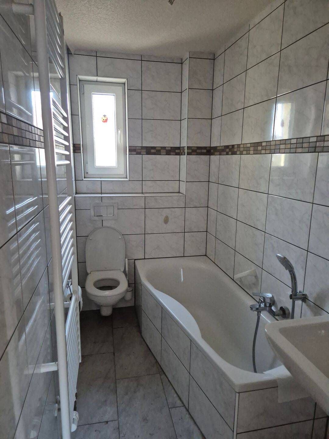 Immobilie in Herleshausen - ?? Einfamilienhaus mit großem Grundstück & Scheune  - Bild 3