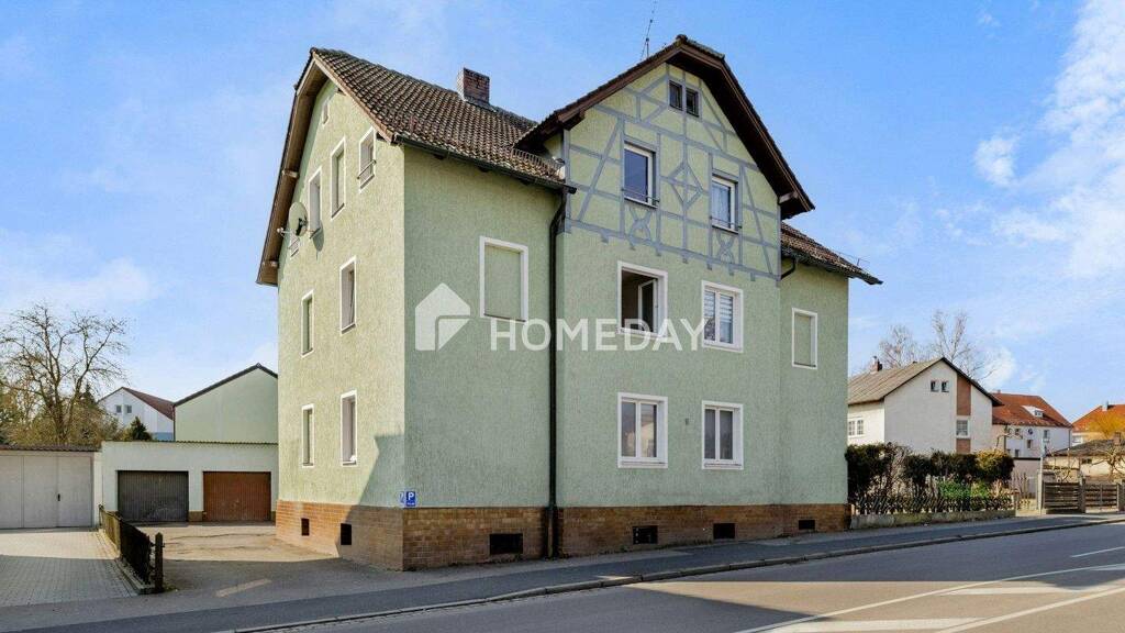 Immobilie in Amberg - Attraktives MFH zentral in Amberg: 5 vermietete Wohnungen, Garagen und Stellplätze im Innenhof - Bild 2