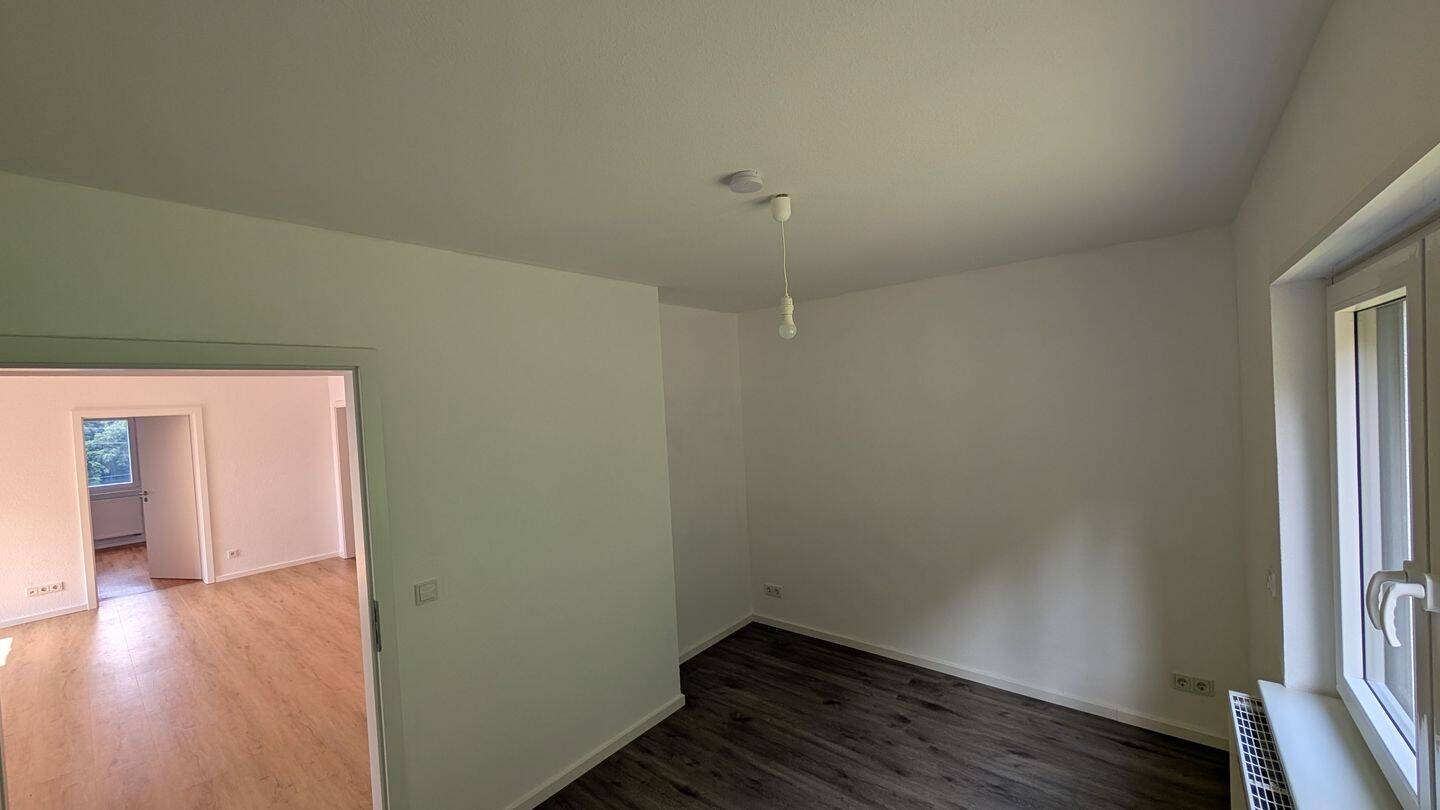 Modern, Renovierte 4 ZKB 100qm + Balkon und Fernblick auf den Wald – Am Emmersberg 106, 66113 Saarbrücken – Vorschaubild 7