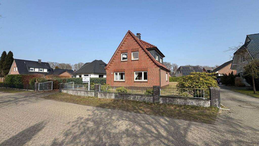 Einfamilienhaus mit Anliegerwohnung in Hude
