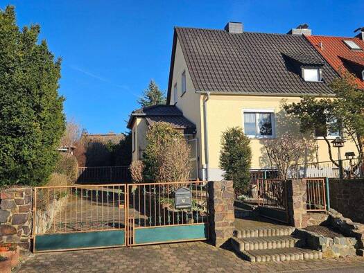 Doppelhaushälfte zum Kauf 219.000 € 5 Zimmer 97,4 m² 725 m² Grundstück frei ab sofort Gebrüder-von-Wedel-Straße 17 Friedensdorf Leuna 06237