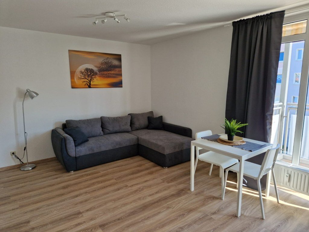 Wohnung zur Miete Wohnen auf Zeit 1.190 € 2 Zimmer 50 m²<br/>Wohnfläche 01.05.2025<br/>Verfügbarkeit Lion-Feuchtwanger-Straße Schilfbreite Magdeburg 39120