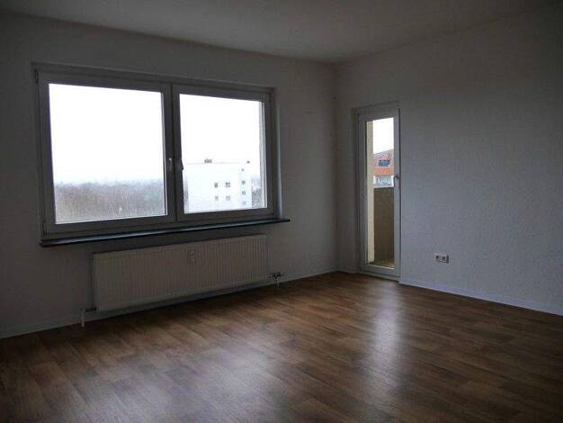Wohnung zur Miete 689 € 3 Zimmer 64,4 m² 8. Geschoss frei ab 02.05.2026 John-F.-Kennedy-Str. 11 Großauheim Hanau 63457