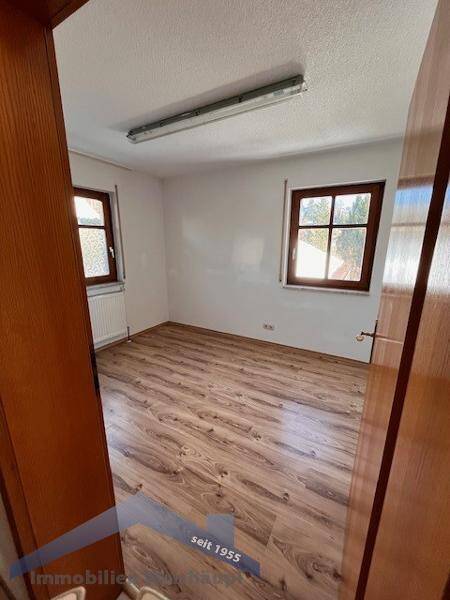 Immobilie in Tiefenbach - Tiefenbach Stadthaus/DHH mit viel Platz für die Familie, Balkon, Terrasse und Garage - Bild 1