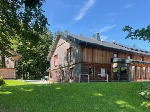 Hotel zum Kauf provisionsfrei 799.000 € 9 Zimmer 7 Betten 112 m² Gastrofläche 3.392 m² Grundstück Jugelstraße 52 Johanngeorgenstadt 08349