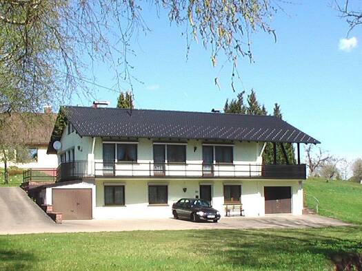 Einfamilienhaus zur Miete 1.250 € 7 Zimmer 157 m² 1.557 m² Grundstück frei ab 01.06.2026 Rötenberg Aichhalden 78733