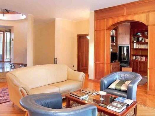 Haus zum Kauf 1.100.000 € 598 m² Carimate 22060