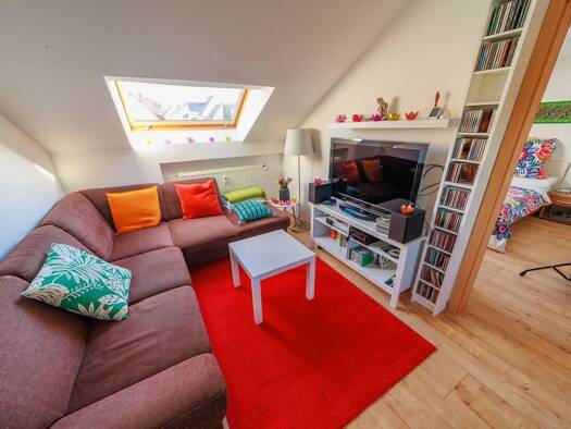 Wohnung zum Kauf 242.100 € 3 Zimmer 52 m² Dachgeschoss Stuttgart 70499