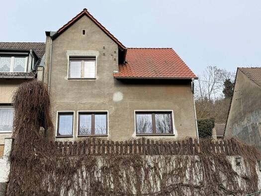 Doppelhaushälfte zum Kauf 49.000 € 4 Zimmer 140 m² 974 m² Grundstück Gerbstedt 06347