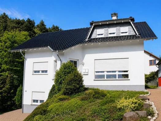 Mehrfamilienhaus zum Kauf provisionsfrei 525.000 € 9 Zimmer 260 m² 527 m² Grundstück frei ab 01.10.2026 Forsthausstraße 23 Brotdorf Merzig 66663
