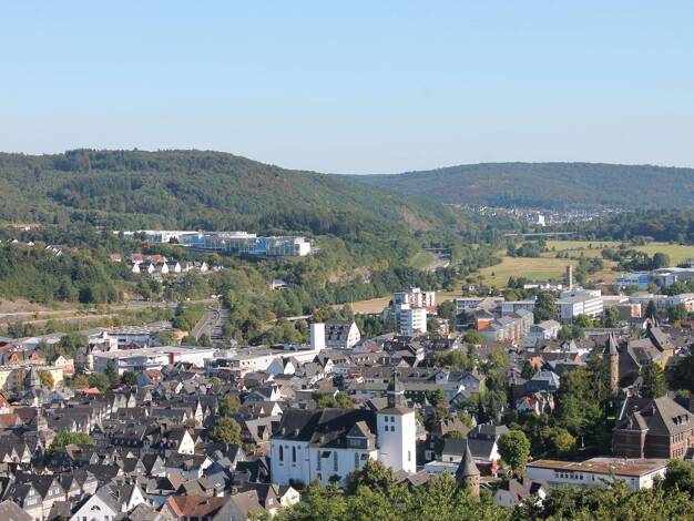 Einfamilienhaus zur Miete 1.650 € 8 Zimmer 240 m² 720 m² Grundstück Burg Herborn 35745