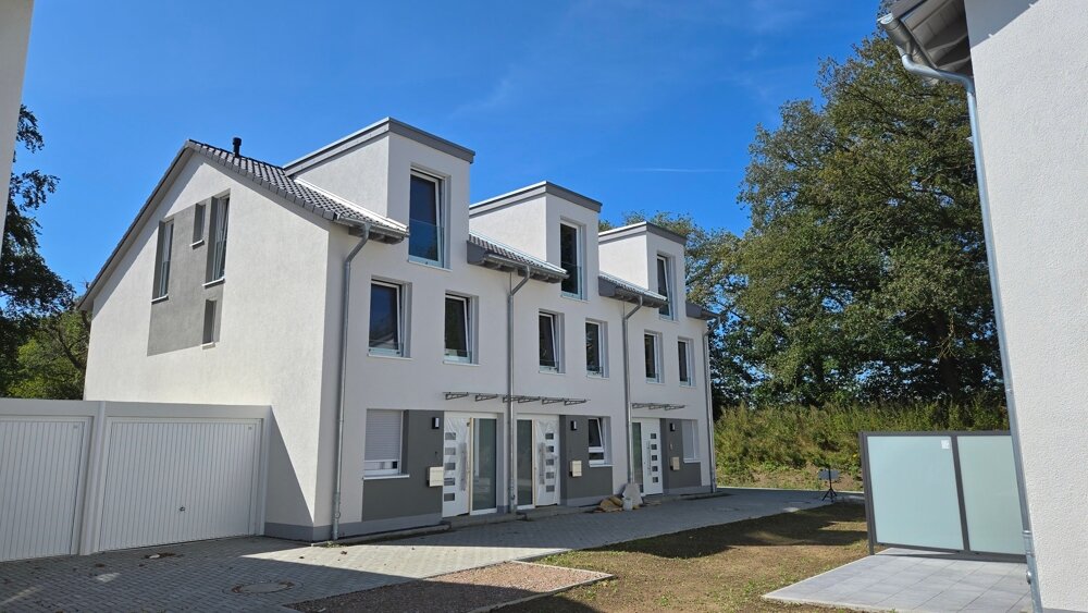 Reihenmittelhaus zum Kauf 459.900 € 5,5 Zimmer 124 m²<br/>Wohnfläche 239 m²<br/>Grundstück Tangstedter Weg 24 Glashütte Norderstedt / Glashütte 22851