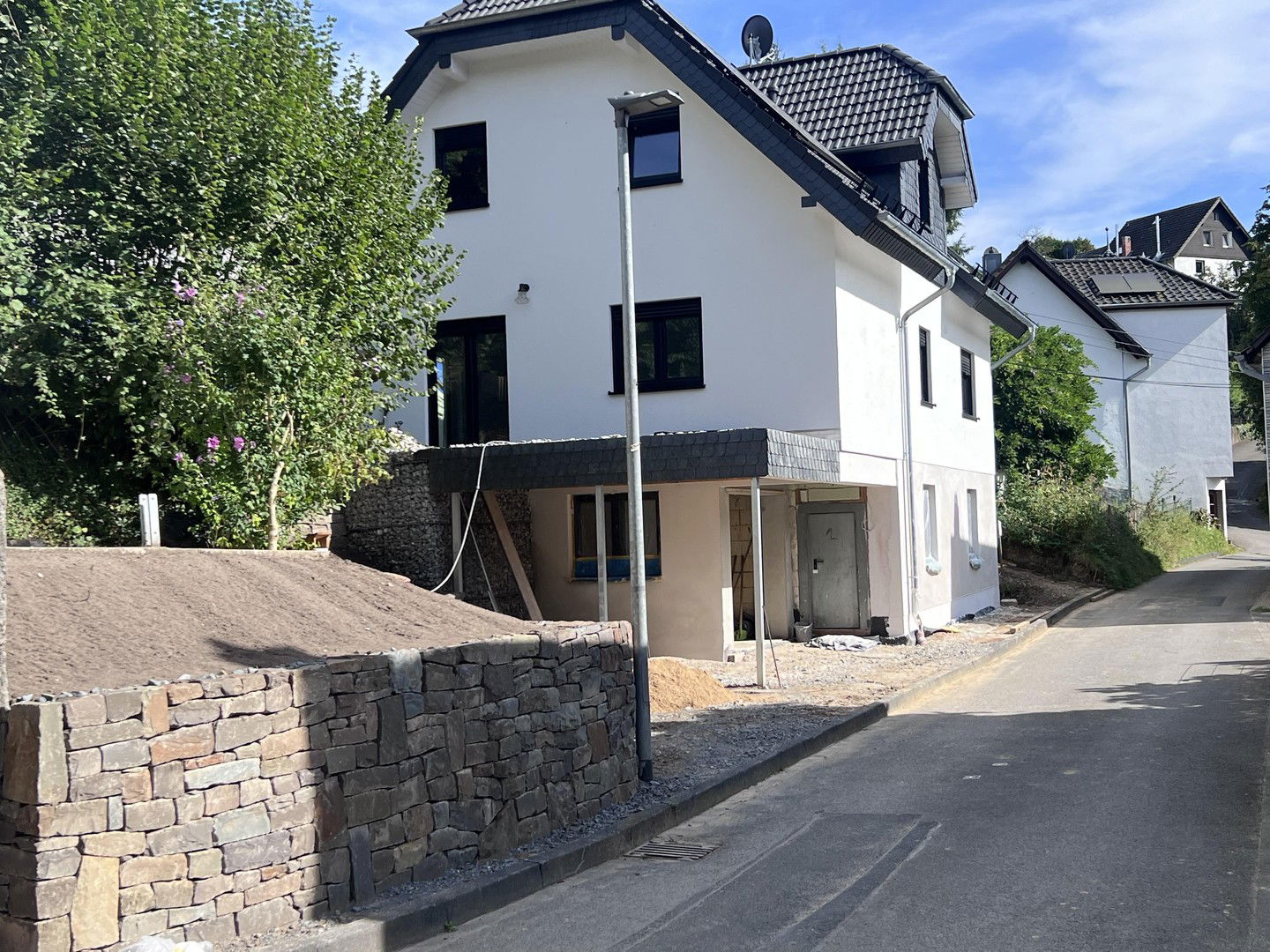 Einfamilienhaus zur Miete 2.250 € 5 Zimmer 147,3 m²<br/>Wohnfläche 354 m²<br/>Grundstück 01.10.2024<br/>Verfügbarkeit Sand Bergisch Gladbach 51465