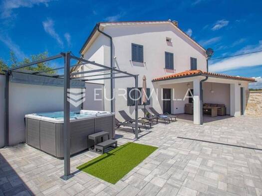 Einfamilienhaus zum Kauf - Erstbezug 450.000 € 2 Zimmer 183 m² Gajana Bale 52211