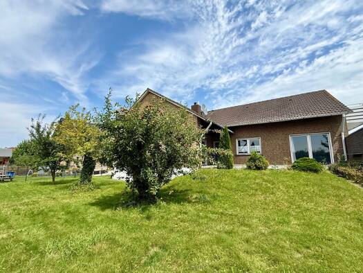 Einfamilienhaus zum Kauf 317.000 € 4 Zimmer 133,6 m² 658 m² Grundstück frei ab sofort Upsprunge Salzkotten 33154