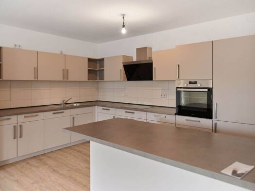 Wohnung zur Miete 500 € 2 Zimmer 71 m² 2. Geschoss frei ab sofort Friedrichstraße 25 Döbeln Döbeln 04720