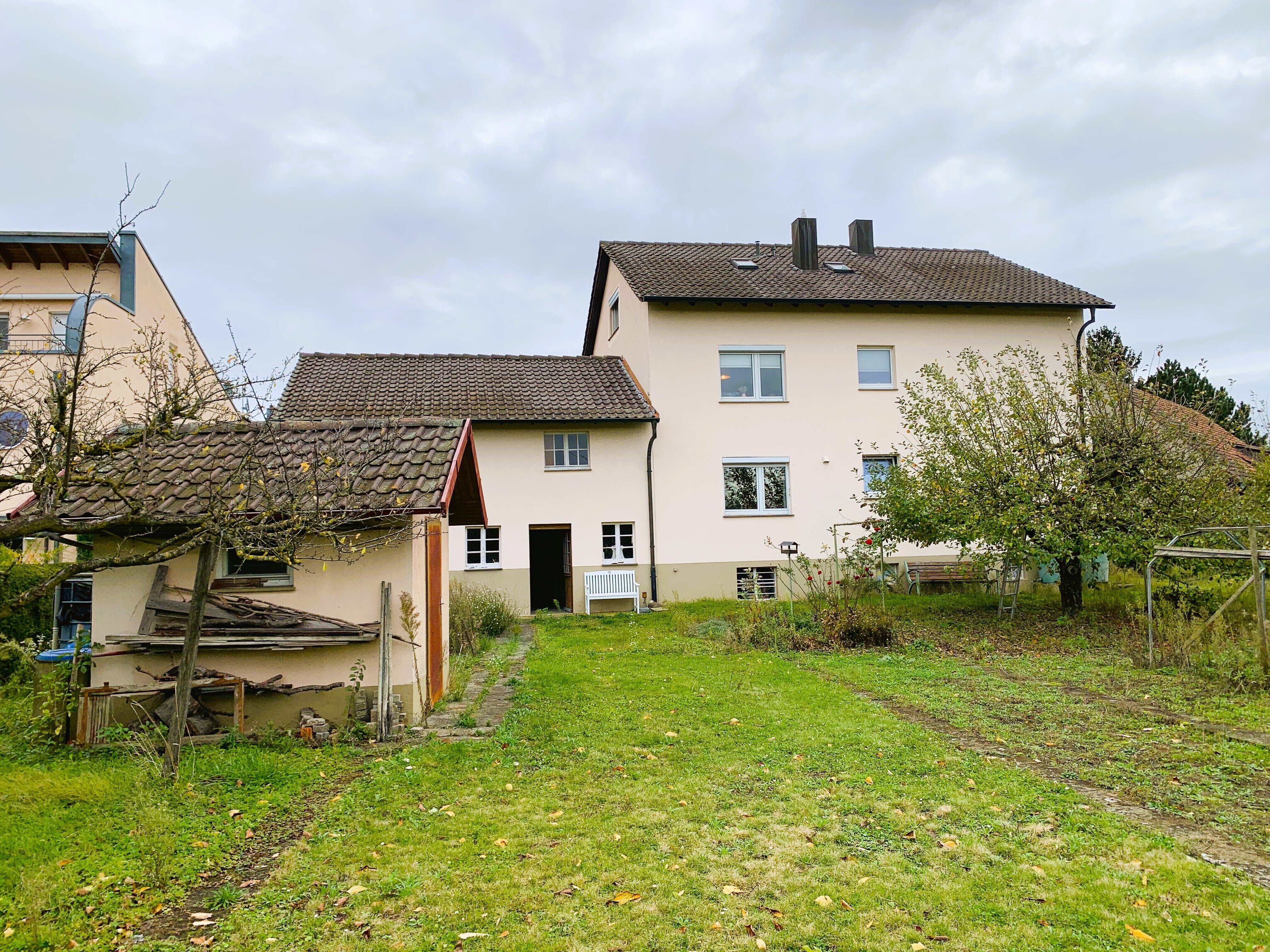 Mehrfamilienhaus zum Kauf 1.070.000 € 9 Zimmer 240 m²<br/>Wohnfläche 1.537 m²<br/>Grundstück Tiengen Freiburg im Breisgau 79112