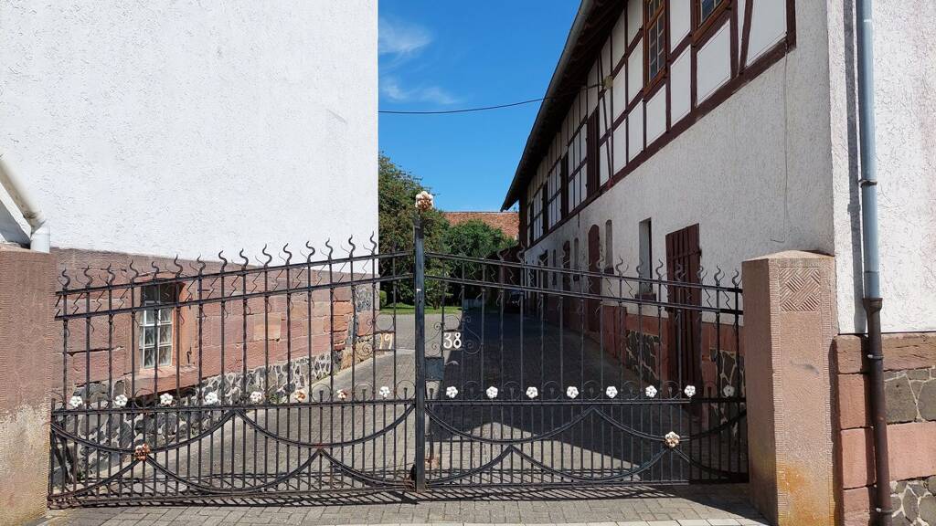 Einfamilienhaus zum Kauf provisionsfrei 297.000 € 7 Zimmer 209,4 m² 1.262 m² Grundstück frei ab sofort Roßdorf Amöneburg 35287