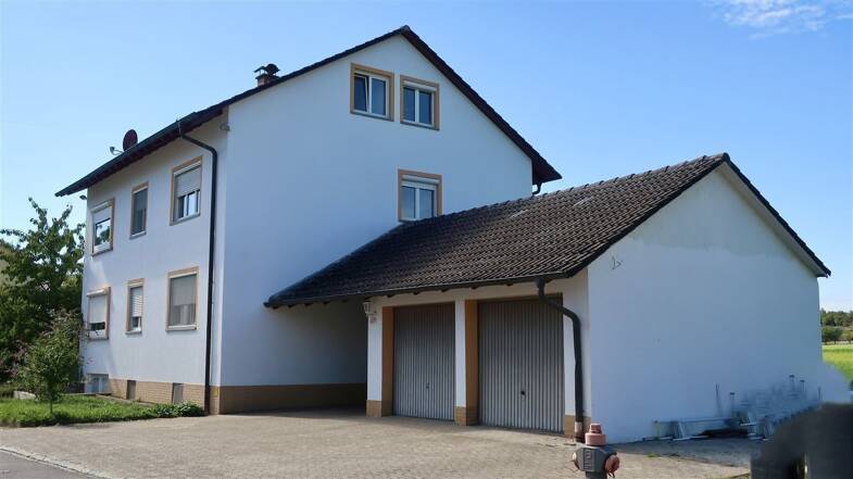 Mehrfamilienhaus zum Kauf als Kapitalanlage geeignet 882.000 € 12 Zimmer 261 m² 799 m² Grundstück Beuren Singen (Hohentwiel) 78224