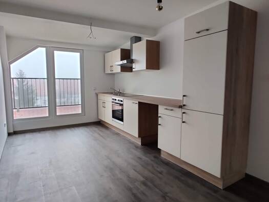 Wohnung zur Miete 450 € 2 Zimmer 65,5 m² 3. Geschoss frei ab sofort Vater-Jahn-Straße 37 Zeitz 06712