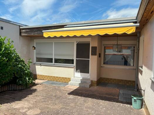 Einfamilienhaus zum Kauf 294.000 € 7 Zimmer 178 m² 364 m² Grundstück frei ab sofort Bad Windsheim 91438