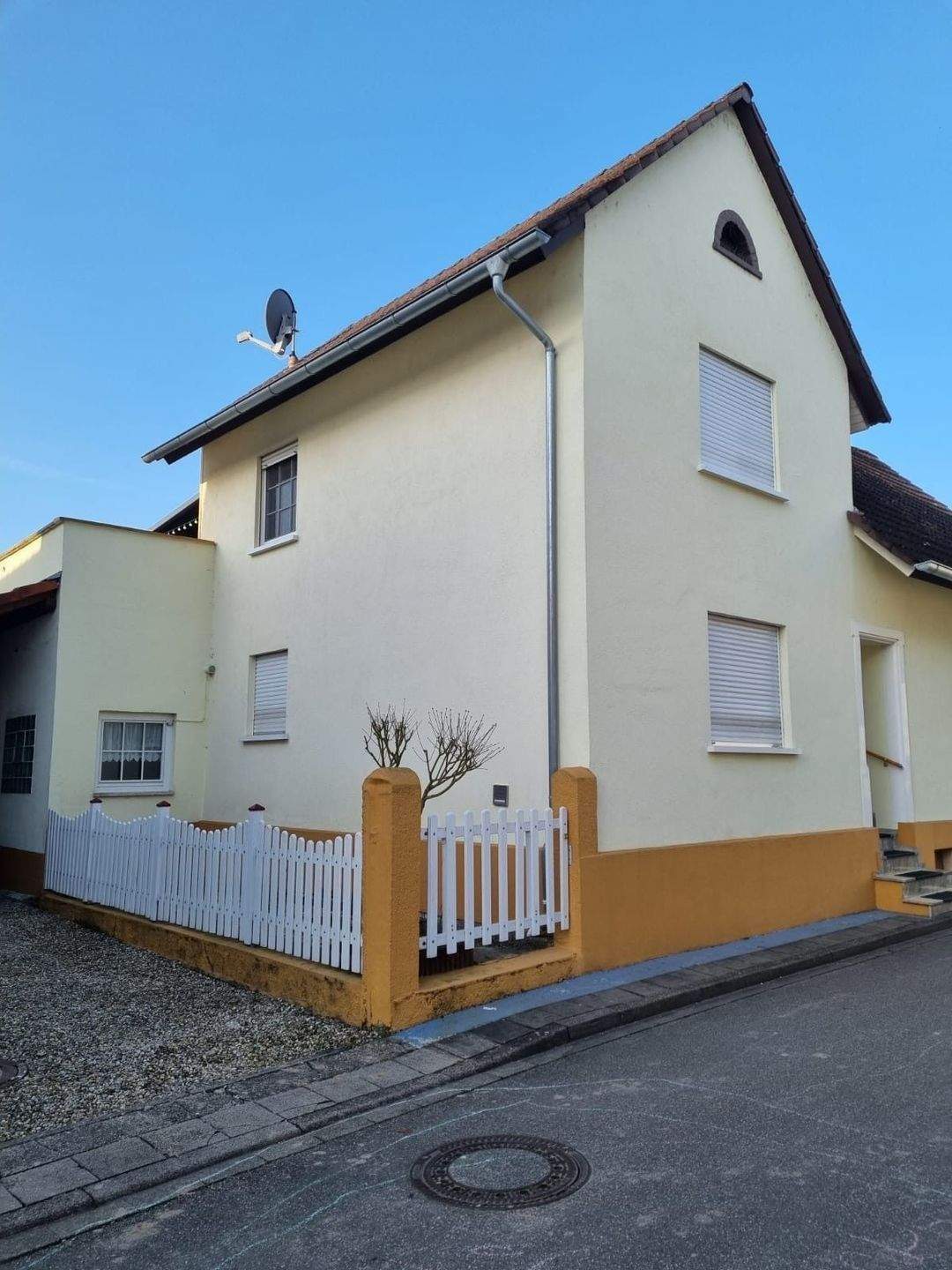 Immobilie in Kehl - Einfamilienhaus mit Dachterrasse in ruhiger Wohngegend - Bild 0