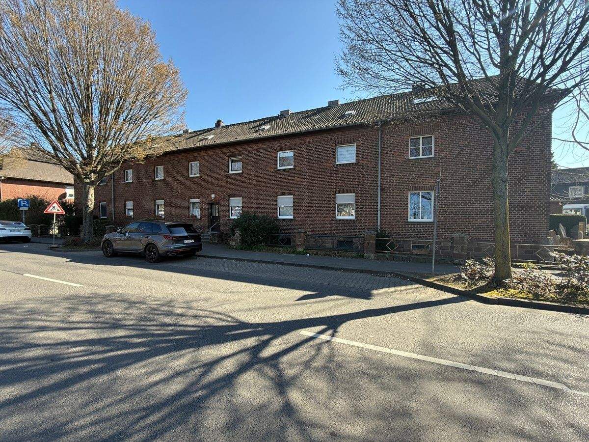 Immobilie in Grevenbroich - Aufgeteiltes 4 Familienhaus in Grevenbroich - Bild 0