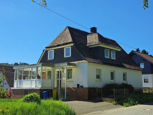 Haus zum Kauf 135.000 € 9 Zimmer 170 m² 1.066 m² Grundstück Feudingen Bad Laasphe 57334
