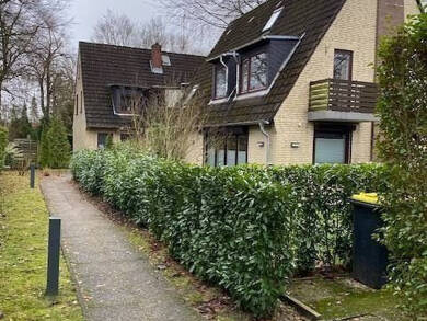 Wohnung zum Kauf 180.000 € 3 Zimmer 99 m² Dachgeschoss, 1. Geschoss frei ab sofort Bartelskamp  3 Großhansdorf 22927