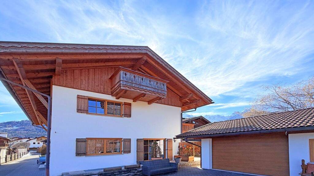Moderne großzügige Doppelhaushälfte in ruhiger und zentraler Lage von Garmisch